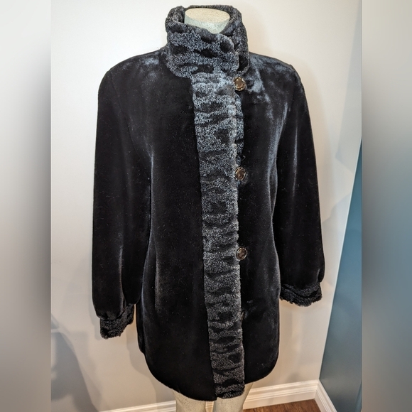 NOVELTI Black Modacrylic Luxury Cuddly Soft Faux Fur Coat. Size 5/6 P - Picture 4 of 12